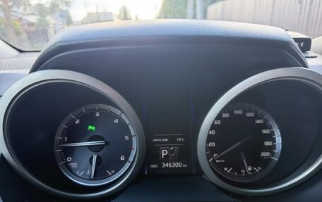 Toyota Land Cruiser Prado 150 рестайлинг 2, 2014 год, 2 970 000 рублей, 7 фотография