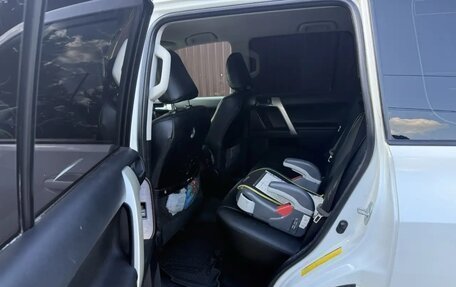 Toyota Land Cruiser Prado 150 рестайлинг 2, 2014 год, 2 970 000 рублей, 13 фотография