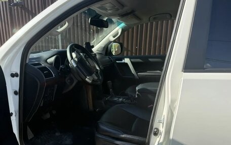 Toyota Land Cruiser Prado 150 рестайлинг 2, 2014 год, 2 970 000 рублей, 10 фотография