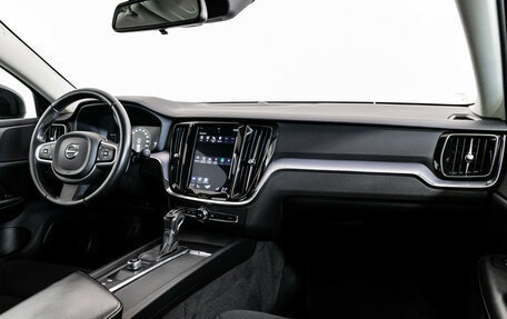 Volvo V60 II, 2018 год, 2 299 000 рублей, 11 фотография
