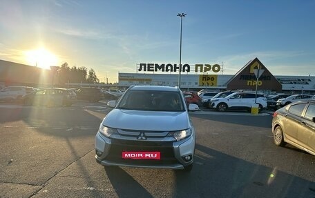 Mitsubishi Outlander III рестайлинг 3, 2018 год, 1 990 000 рублей, 1 фотография