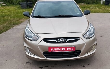 Hyundai Solaris II рестайлинг, 2011 год, 550 000 рублей, 1 фотография