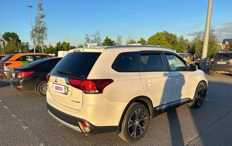 Mitsubishi Outlander III рестайлинг 3, 2018 год, 1 990 000 рублей, 4 фотография