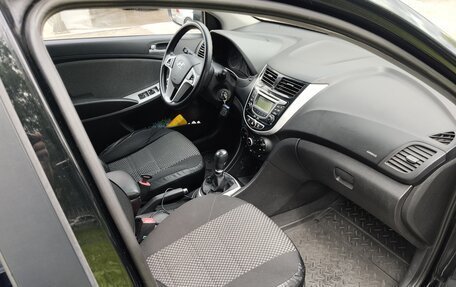 Hyundai Solaris II рестайлинг, 2012 год, 650 000 рублей, 8 фотография
