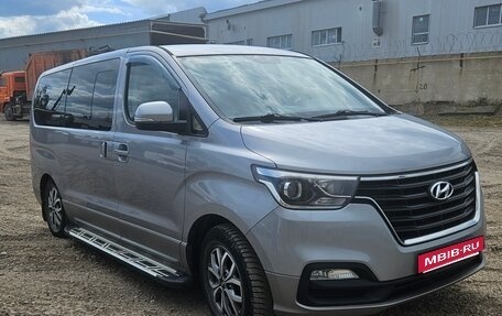 Hyundai H-1 II рестайлинг, 2018 год, 3 550 000 рублей, 2 фотография