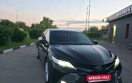 Toyota Camry, 2020 год, 3 950 000 рублей, 2 фотография