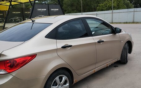 Hyundai Solaris II рестайлинг, 2011 год, 550 000 рублей, 4 фотография