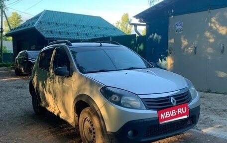 Renault Sandero I, 2013 год, 550 000 рублей, 2 фотография