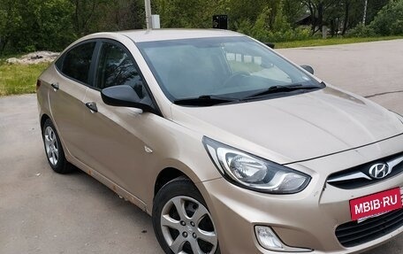 Hyundai Solaris II рестайлинг, 2011 год, 550 000 рублей, 3 фотография