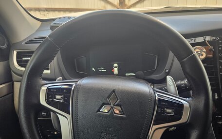 Mitsubishi Pajero Sport III рестайлинг, 2020 год, 4 100 000 рублей, 13 фотография