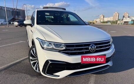 Volkswagen Tiguan II, 2021 год, 2 800 000 рублей, 2 фотография