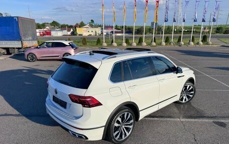 Volkswagen Tiguan II, 2021 год, 2 800 000 рублей, 21 фотография
