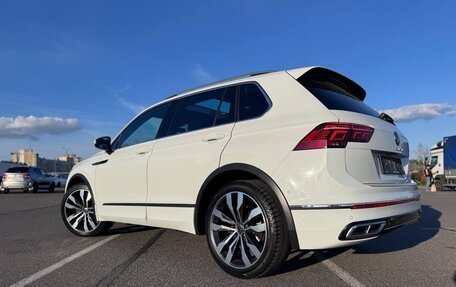 Volkswagen Tiguan II, 2021 год, 2 800 000 рублей, 23 фотография