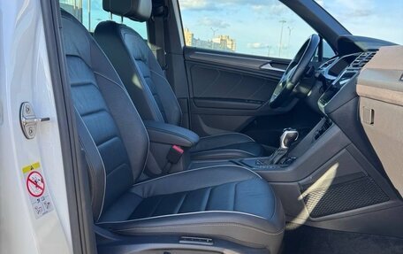 Volkswagen Tiguan II, 2021 год, 2 800 000 рублей, 28 фотография