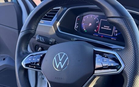 Volkswagen Tiguan II, 2021 год, 2 800 000 рублей, 34 фотография