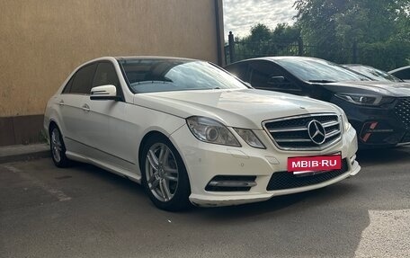 Mercedes-Benz E-Класс, 2012 год, 1 350 000 рублей, 2 фотография