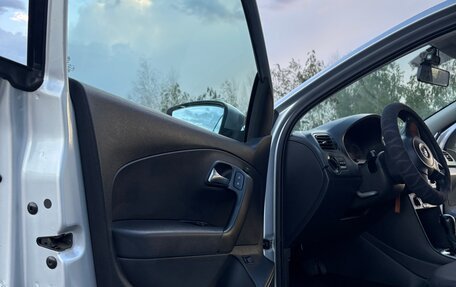 Volkswagen Polo VI (EU Market), 2013 год, 1 050 000 рублей, 17 фотография