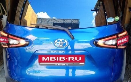 Toyota Sienta II, 2018 год, 1 490 000 рублей, 15 фотография