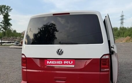 Volkswagen Multivan T6 рестайлинг, 2018 год, 6 600 000 рублей, 3 фотография