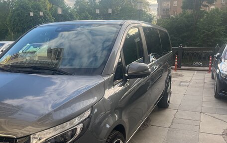 Mercedes-Benz V-Класс, 2023 год, 7 800 000 рублей, 3 фотография