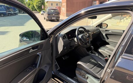 Volkswagen Tiguan II, 2020 год, 3 000 000 рублей, 21 фотография