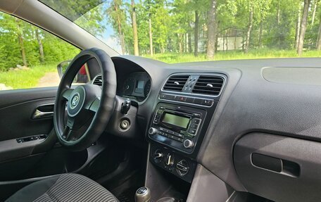 Volkswagen Polo VI (EU Market), 2011 год, 670 000 рублей, 24 фотография