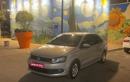 Volkswagen Polo VI (EU Market), 2015 год, 800 000 рублей, 1 фотография
