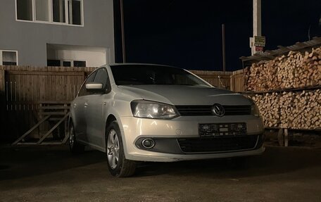Volkswagen Polo VI (EU Market), 2015 год, 800 000 рублей, 2 фотография