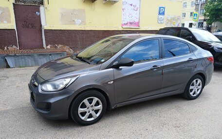 Hyundai Solaris II рестайлинг, 2012 год, 400 000 рублей, 3 фотография