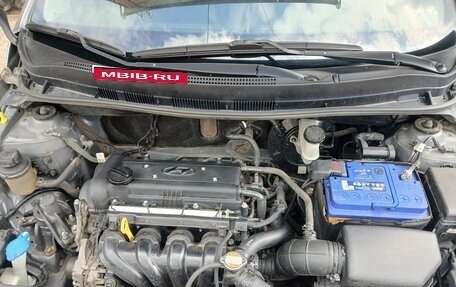 Hyundai Solaris II рестайлинг, 2012 год, 400 000 рублей, 12 фотография