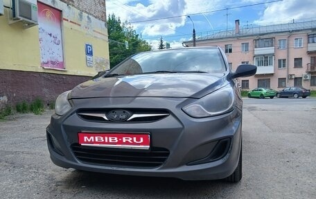 Hyundai Solaris II рестайлинг, 2012 год, 400 000 рублей, 1 фотография