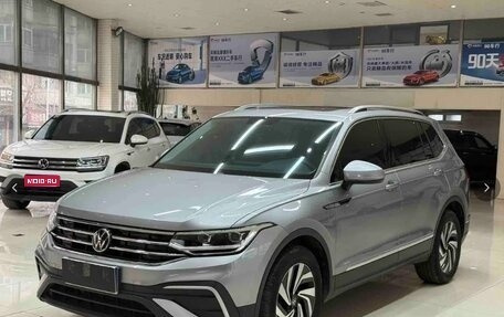 Volkswagen Tiguan II, 2022 год, 2 650 000 рублей, 1 фотография