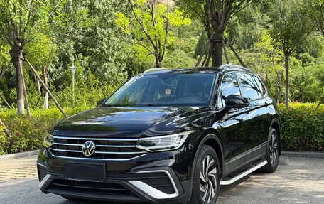 Volkswagen Tiguan II, 2023 год, 2 041 027 рублей, 1 фотография