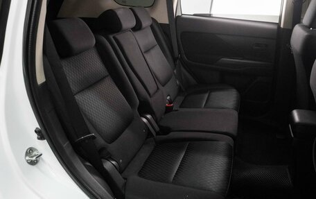 Mitsubishi Outlander III рестайлинг 3, 2014 год, 1 449 000 рублей, 7 фотография