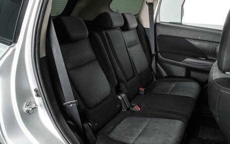 Mitsubishi Outlander III рестайлинг 3, 2017 год, 1 899 000 рублей, 7 фотография