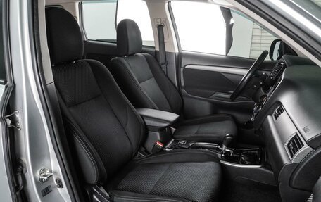Mitsubishi Outlander III рестайлинг 3, 2017 год, 1 899 000 рублей, 8 фотография
