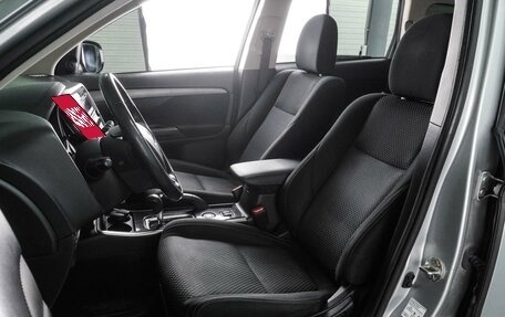 Mitsubishi Outlander III рестайлинг 3, 2017 год, 1 899 000 рублей, 10 фотография