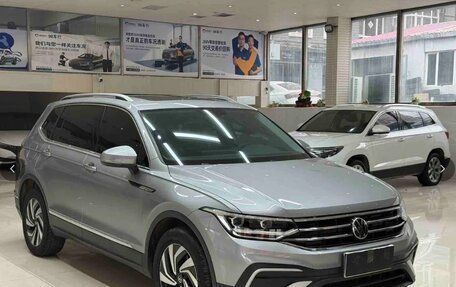 Volkswagen Tiguan II, 2022 год, 2 650 000 рублей, 3 фотография
