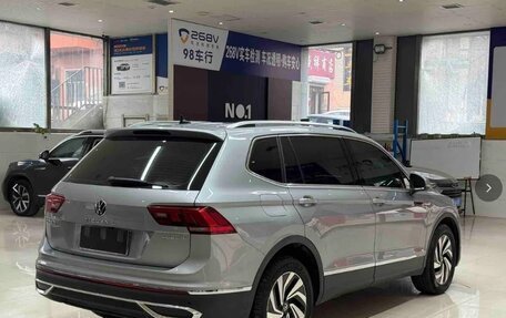 Volkswagen Tiguan II, 2022 год, 2 650 000 рублей, 4 фотография