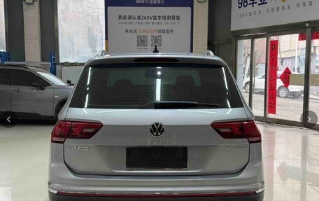 Volkswagen Tiguan II, 2022 год, 2 650 000 рублей, 5 фотография