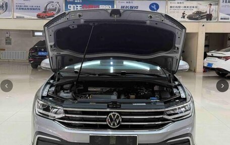 Volkswagen Tiguan II, 2022 год, 2 650 000 рублей, 7 фотография