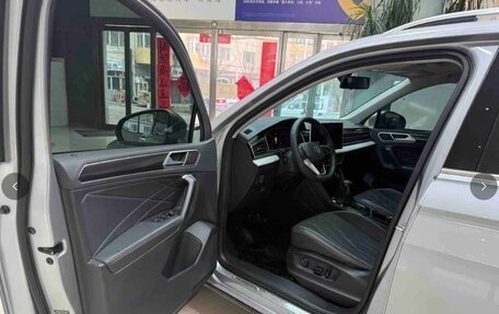 Volkswagen Tiguan II, 2022 год, 2 650 000 рублей, 14 фотография