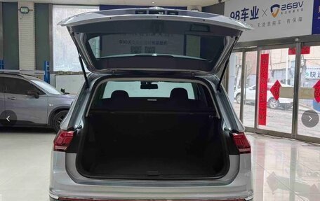 Volkswagen Tiguan II, 2022 год, 2 650 000 рублей, 8 фотография