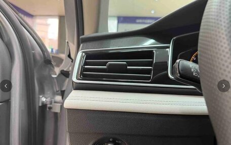 Volkswagen Tiguan II, 2022 год, 2 650 000 рублей, 13 фотография