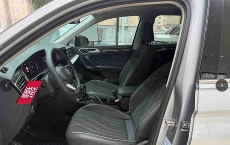 Volkswagen Tiguan II, 2022 год, 2 650 000 рублей, 15 фотография