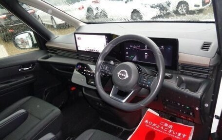 Nissan Serena, 2023 год, 2 300 000 рублей, 10 фотография