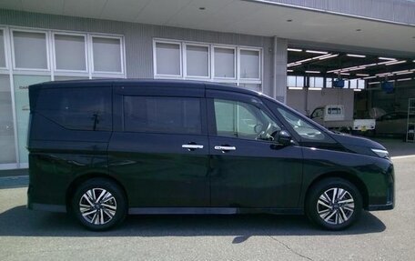 Nissan Serena, 2023 год, 2 500 000 рублей, 4 фотография