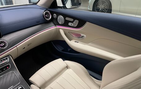 Mercedes-Benz E-Класс, 2019 год, 5 000 000 рублей, 27 фотография