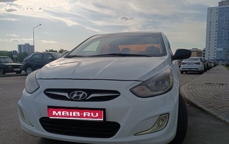 Hyundai Solaris II рестайлинг, 2013 год, 300 000 рублей, 1 фотография