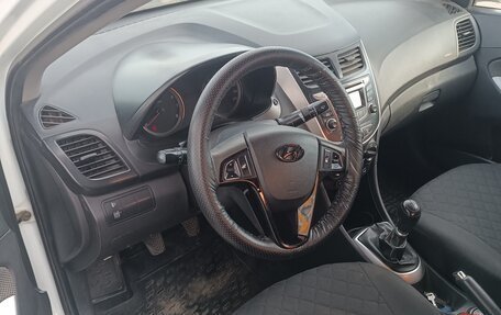 Hyundai Solaris II рестайлинг, 2013 год, 300 000 рублей, 5 фотография